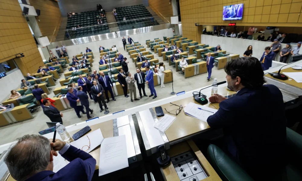 alesp-aprova-proposta-para-dar-mais-seguranca-aos-animais-em-viagens-de-aviao