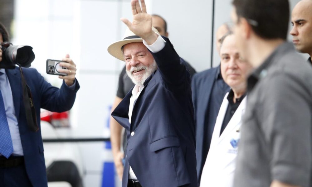 lula-deixa-hospital-apos-receber-alta