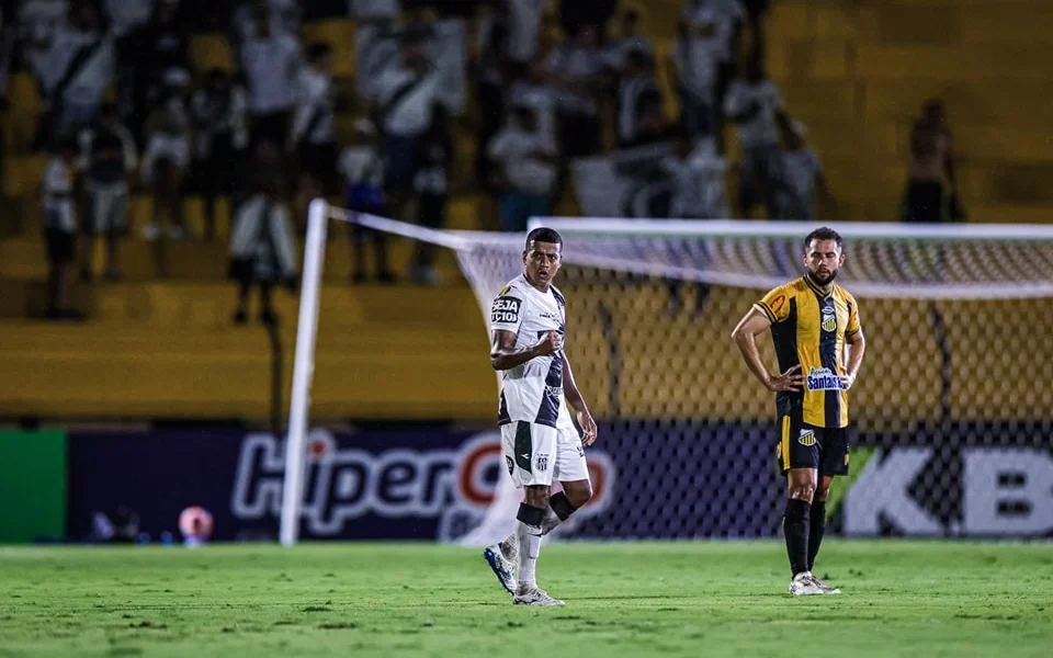 com-um-a-menos,-ponte-preta-bate-novorizontino-na-estreia-do-paulistao