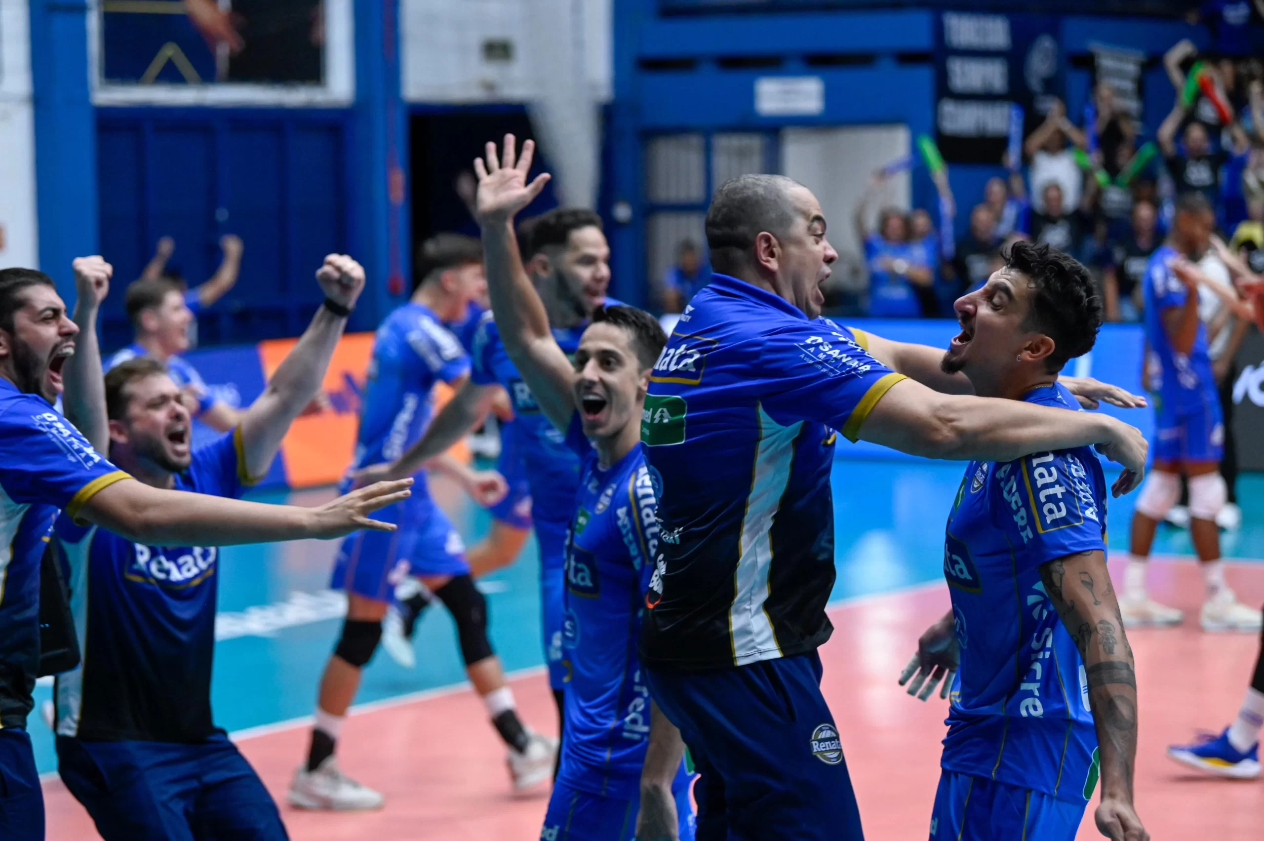 de-virada,-volei-renata-vence-suzano-volei-em-estreia-em-casa
