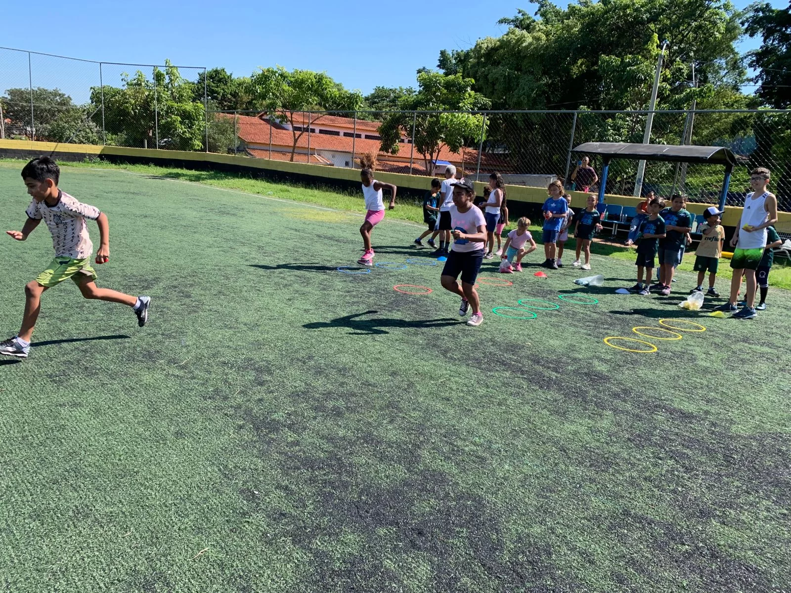 projeto-oferece-atividades-esportivas-gratuitas-para-criancas-nas-ferias;-veja-como-participar