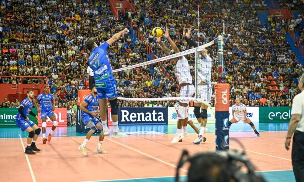 volei-renata-vence-cruzeiro-em-partida-que-quebra-recorde-de-publico-na-superliga