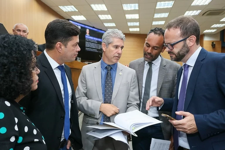 camara-aprova-reajuste-salarial-para-servidores-e-cria-auxilio-saude