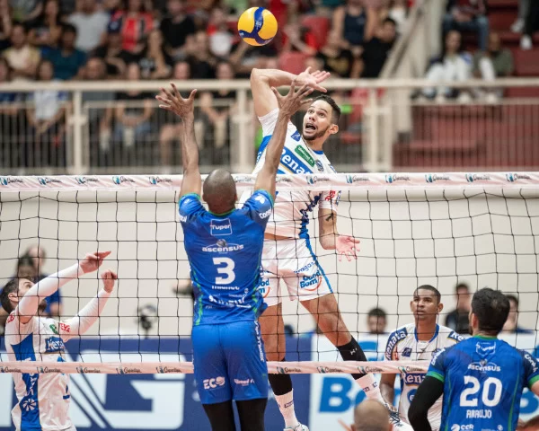 volei-renata-vence-joinville-e-forca-3o-jogo-nas-quartas-de-final-da-superliga