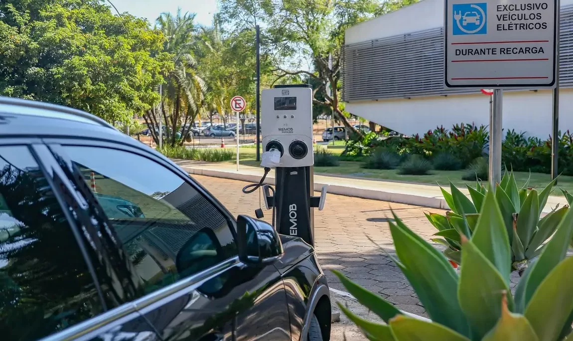 montadoras-pressionam-e-governo-pode-deixar-carros-eletricos-ainda-mais-caros-no-brasil