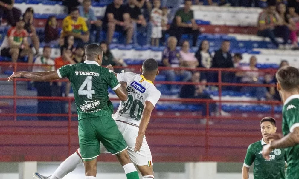 guarani-perde-para-o-brusque-e-acumula-segunda-derrota-seguida-na-serie-c