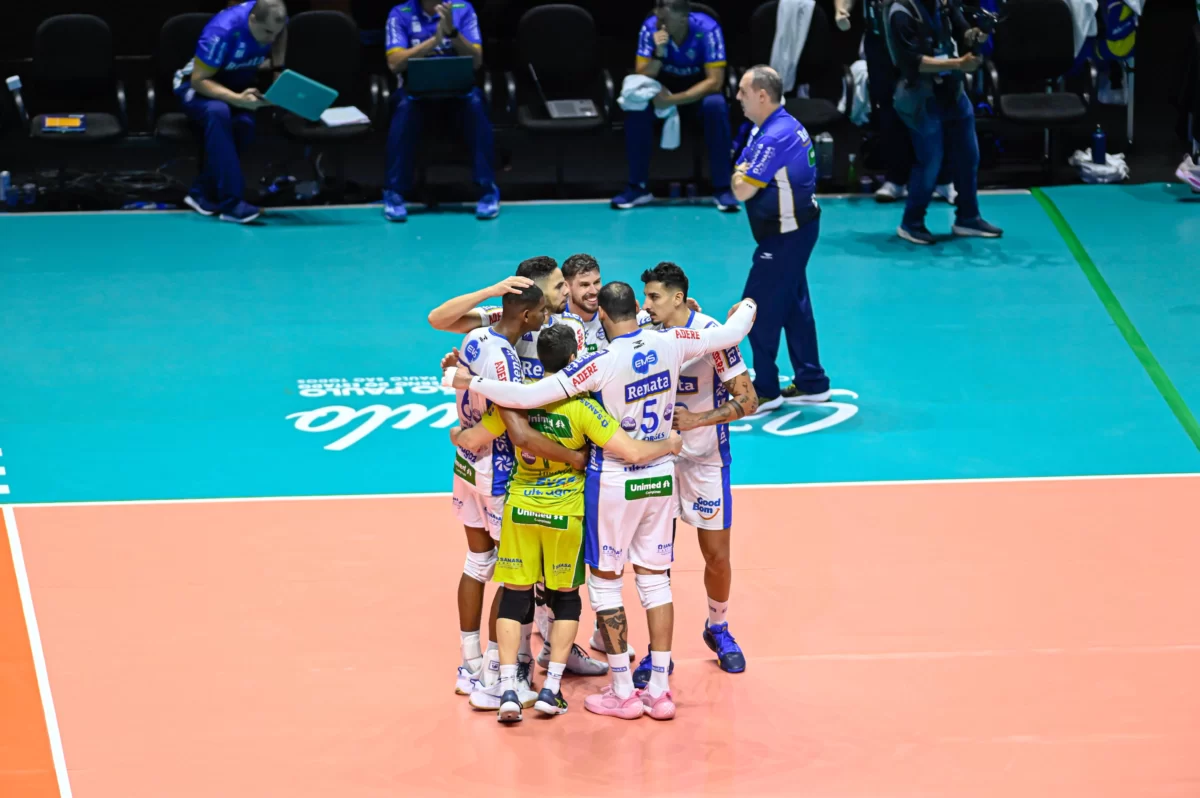 volei-renata-fica-com-a-prata-na-superliga-apos-decisao-contra-o-cruzeiro