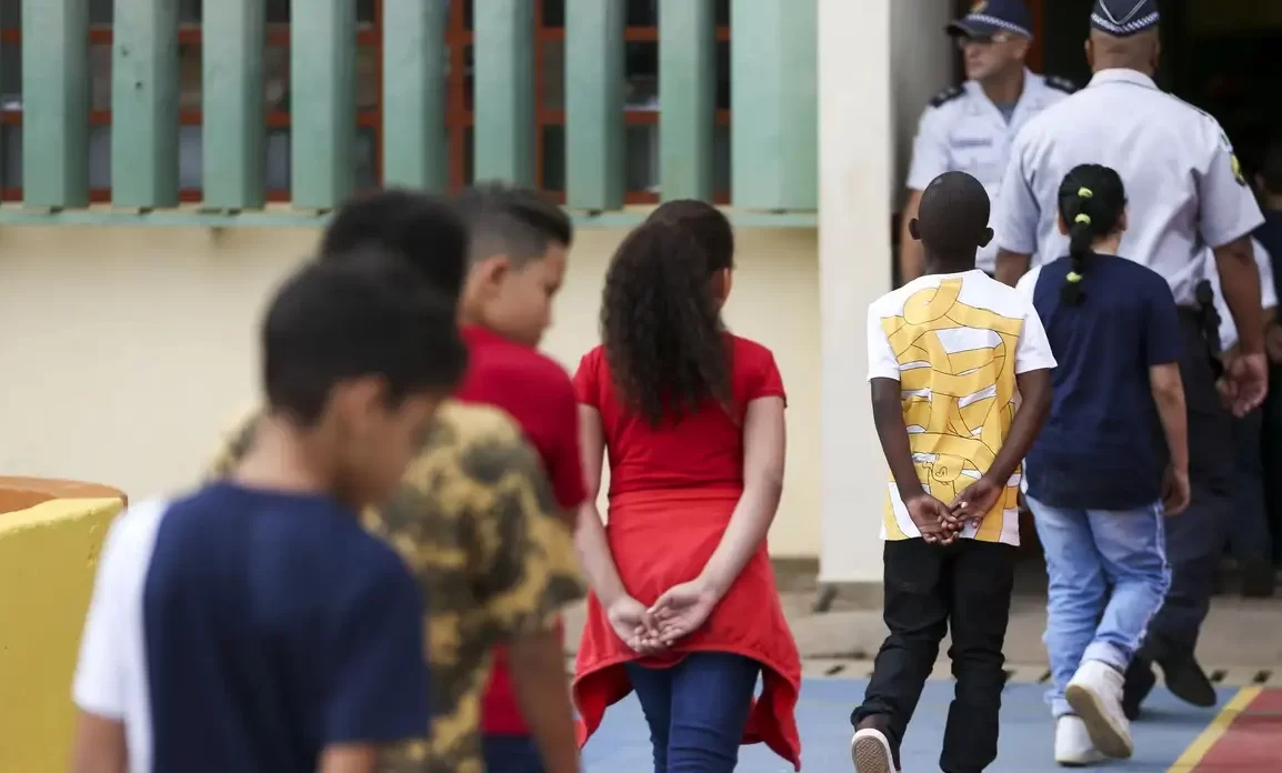stf-suspende-decisao-sobre-escolas-civico-militares;-entenda-como-afeta-regiao