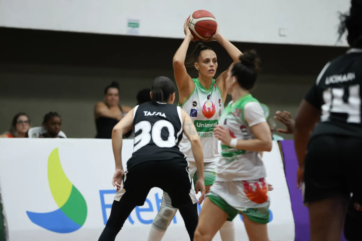 campinas-e-superado-pelo-corinthians-e-amarga-segunda-derrota-consecutiva-na-liga-de-basquete