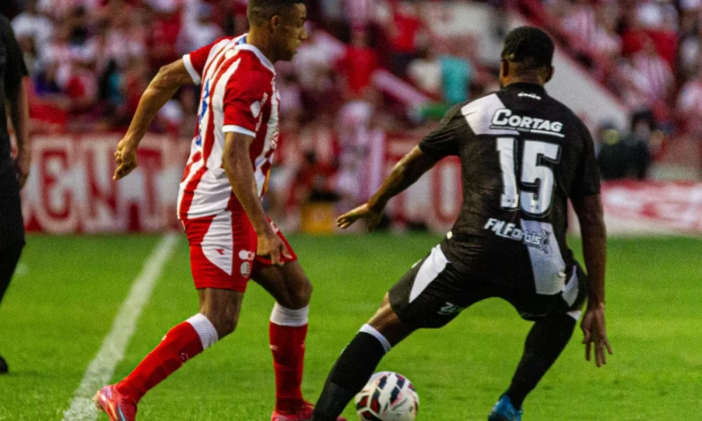 ponte-volta-a-vencer-e-se-mantem-na-lideranca-da-serie-c