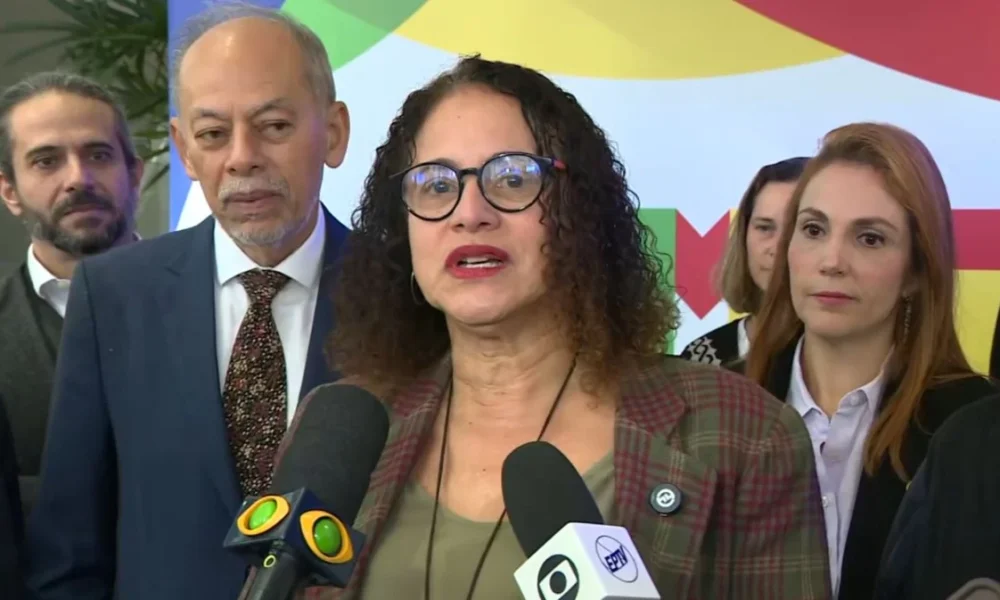 ministra-luciana-santos-participa-do-ciencia-aberta-no-cnpem-em-campinas