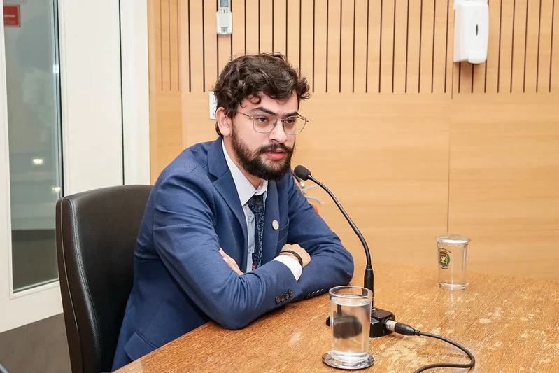 vereador-vini-oliveira-depoe-em-comissao-que-pode-levar-a-sua-cassacao