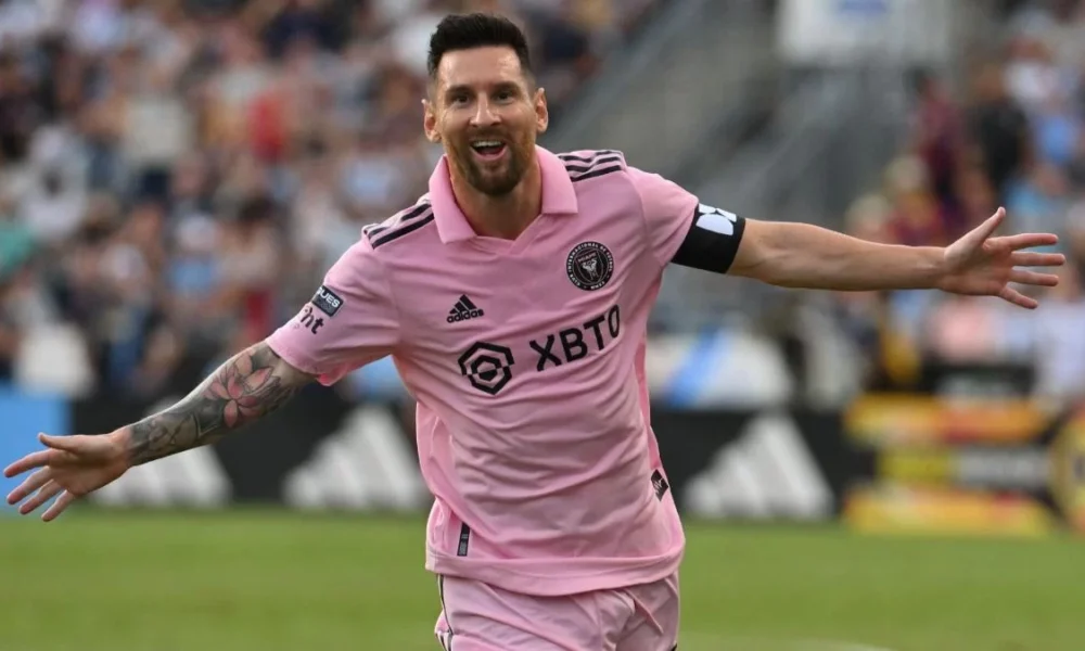 messi-negocia-com-o-al-ahli-e-pode-reencontrar-cristiano-ronaldo-na-arabia-saudita,-diz-jornal