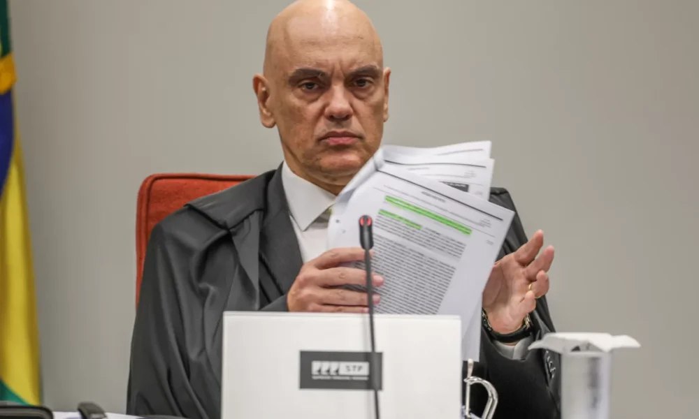 bolsonaro-fez-flagrante-confissao-de-obstrucao-de-justica,-diz-moraes