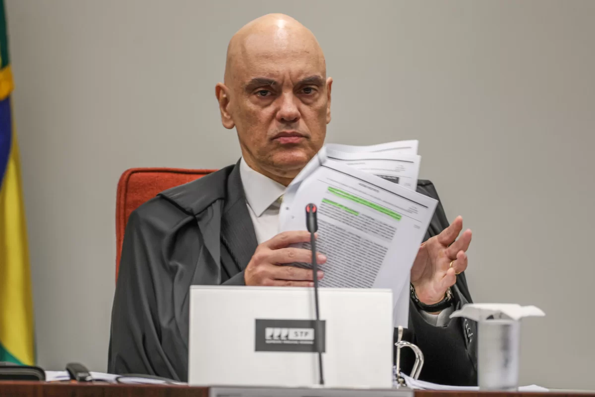 bolsonaro-fez-flagrante-confissao-de-obstrucao-de-justica,-diz-moraes