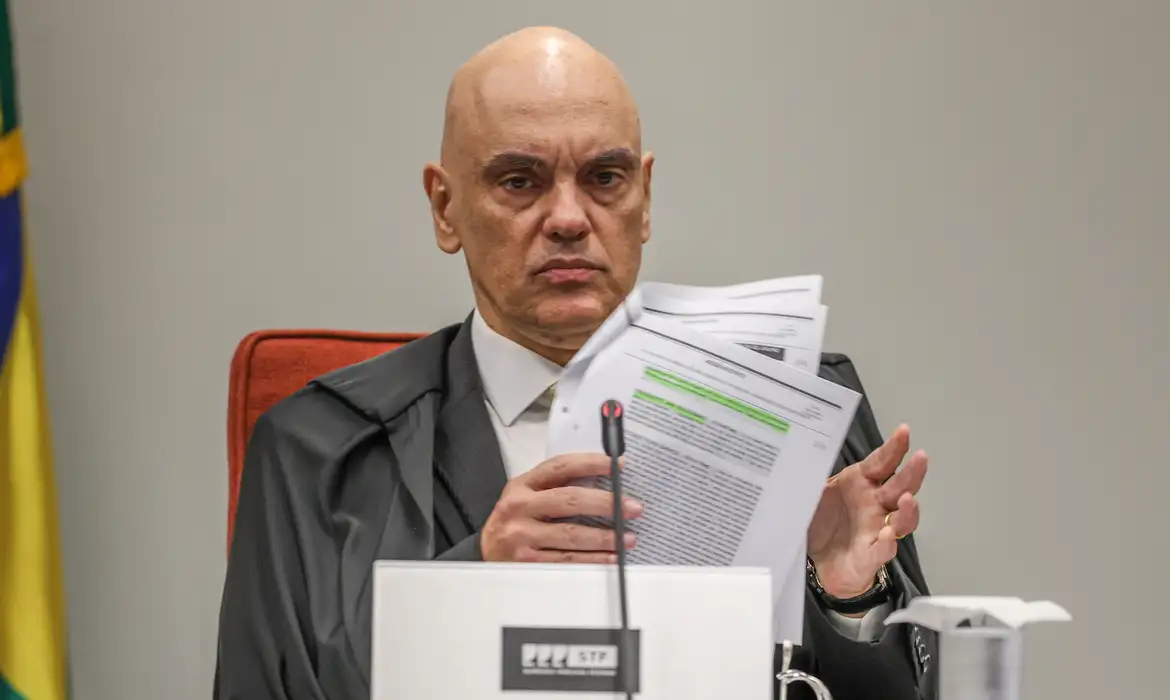 eduardo-aumenta-lista-de-ilicitos-apos-tornozeleira-em-bolsonaro,-diz-moraes