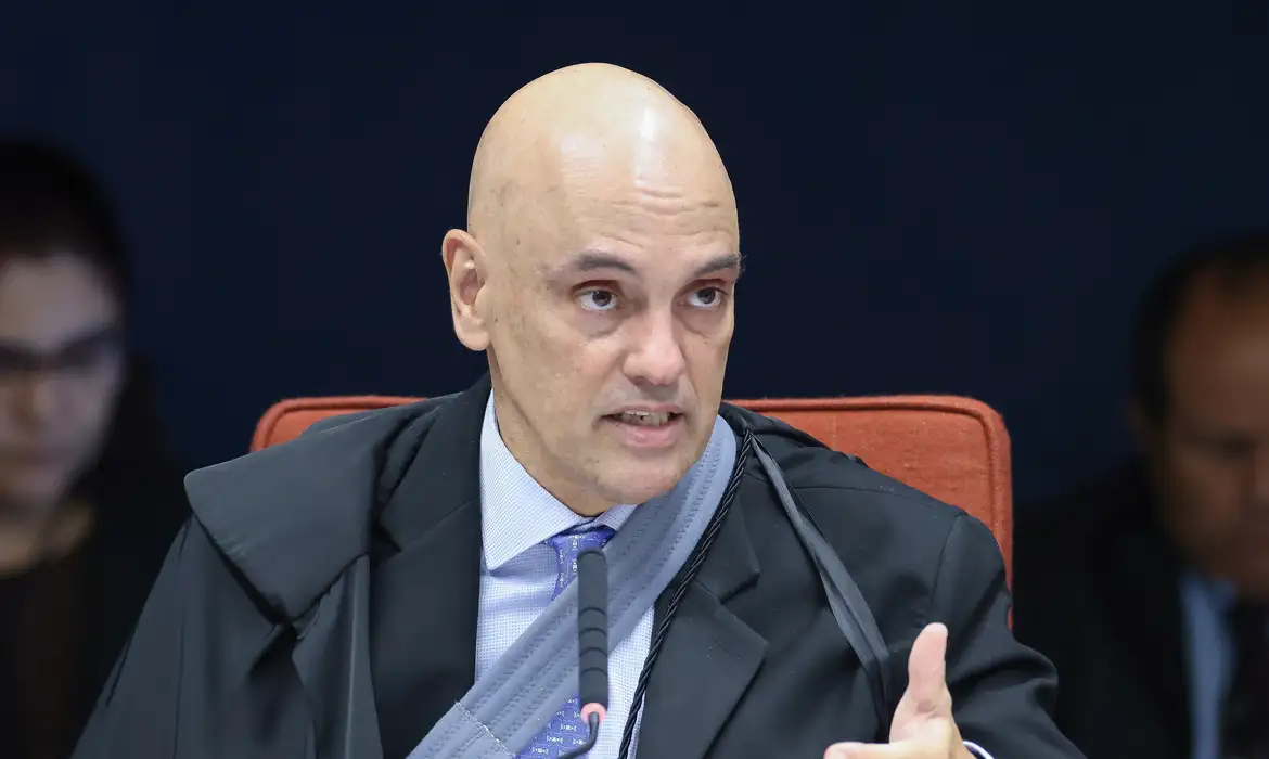 bolsonaro-pode-ser-preso-se-divulgar-entrevista-em-rede-social,-alerta-alexandre-de-moraes