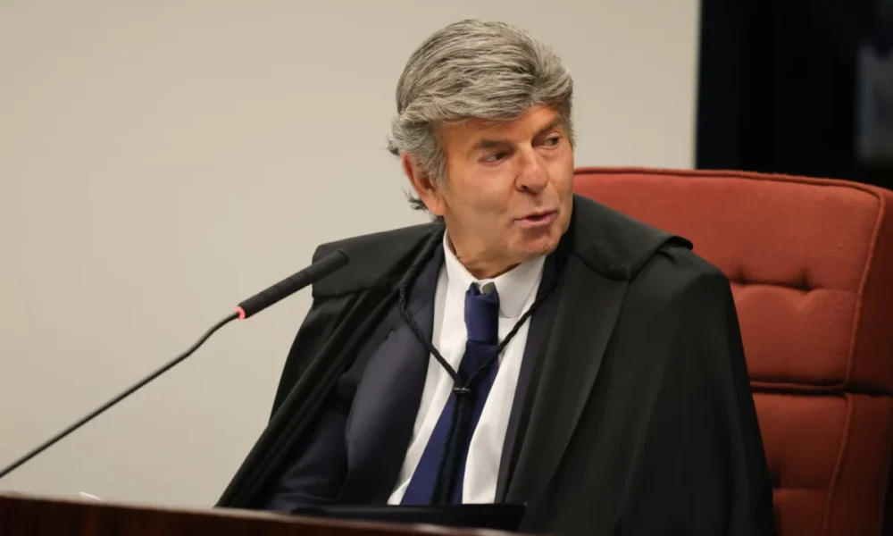 filhos-de-bolsonaro-exaltam-voto-de-fux-nas-redes-sociais-e-pedem-anulacao-de-julgamento