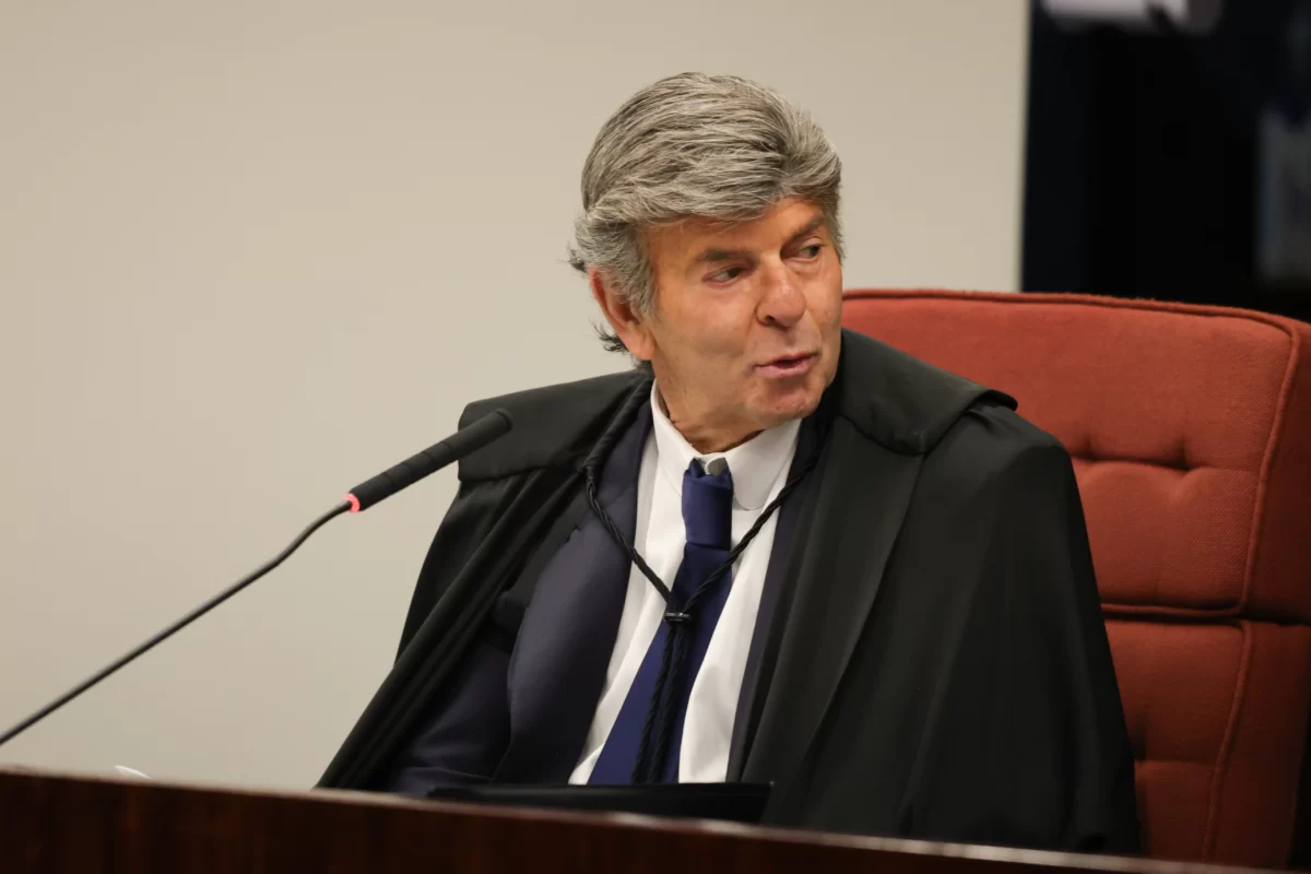 filhos-de-bolsonaro-exaltam-voto-de-fux-nas-redes-sociais-e-pedem-anulacao-de-julgamento
