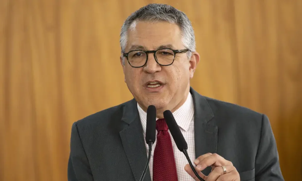 ‘to-nem-ai’,-diz-ministro-da-saude-sobre-cancelamento-de-visto-para-os-eua