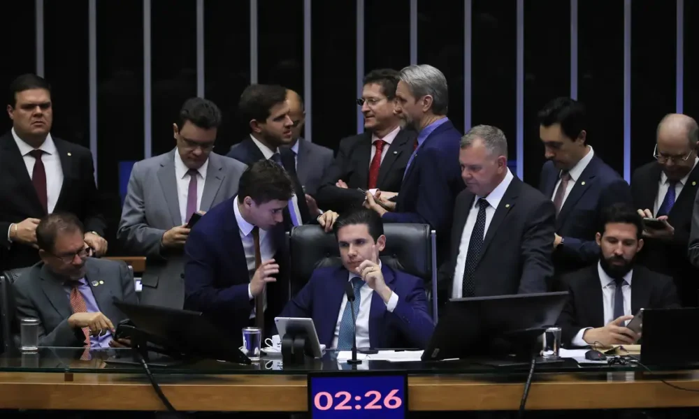 pec-pode-blindar-108-parlamentares;-camara-resgata-voto-secreto-no-texto
