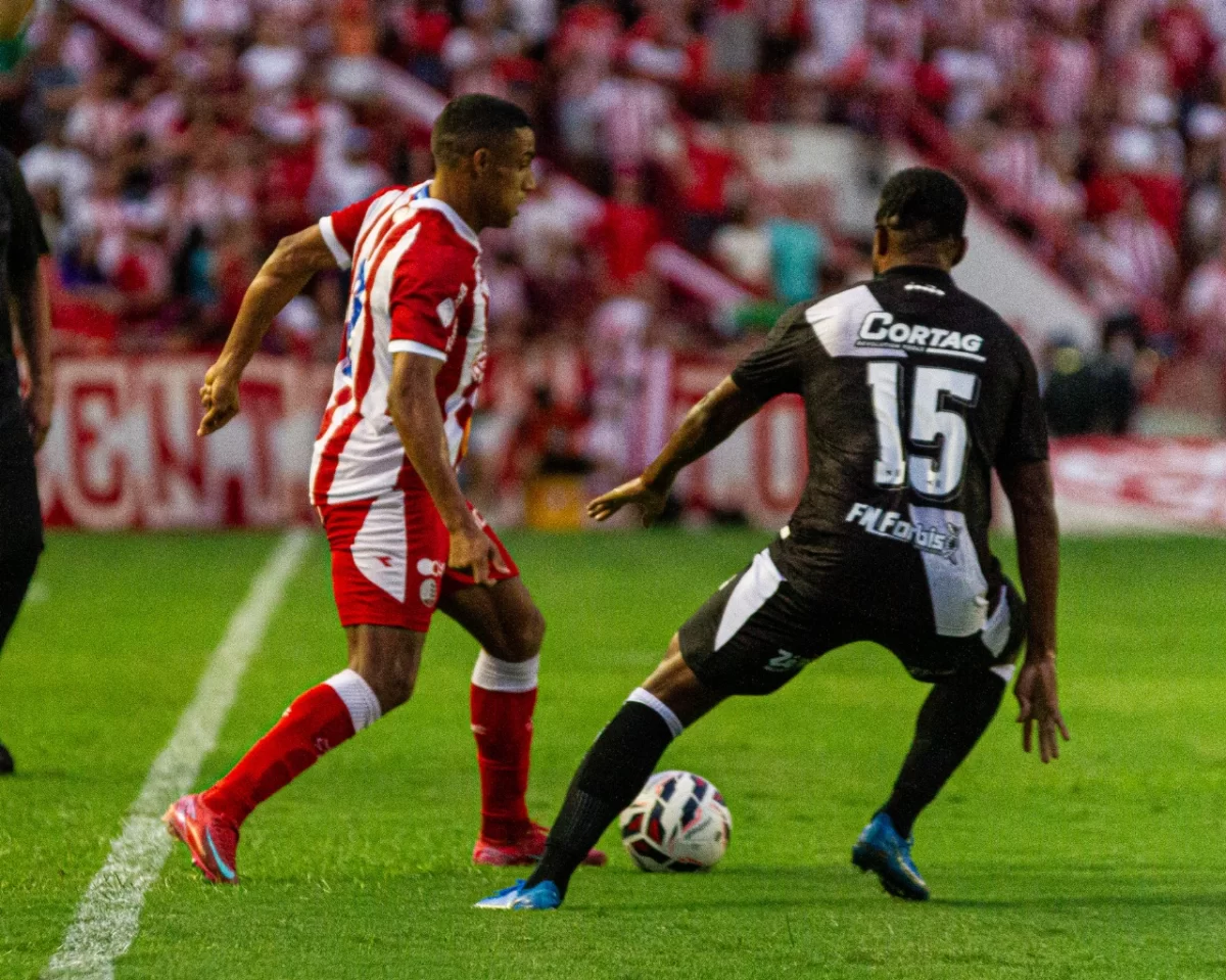 ponte-preta-vence-de-novo-na-serie-c-e-segue-firme-pelo-acesso