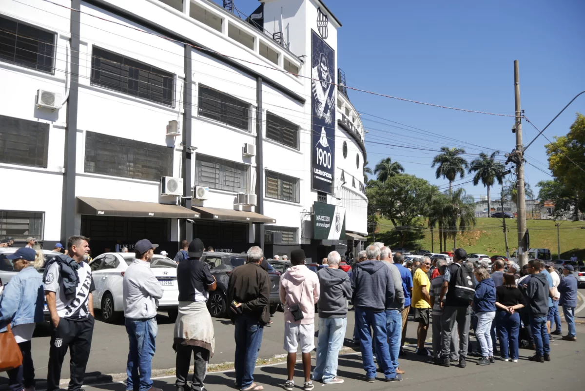 ponte-preta-vende-10-mil-ingressos-em-20-minutos-para-a-final-da-serie-c;-veja-fotos