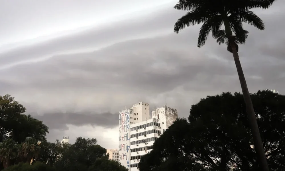 🌧 ALERTA MÁXIMO: TEMPORAIS PODEM ATINGIR CAMPINAS NESTE FINAL DE SEMANA (15)