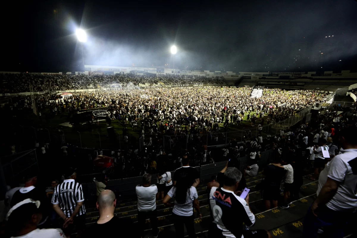 ponte-preta-sera-julgada-pelo-stjd-por-invasao-da-torcida-apos-conquista-da-serie-c