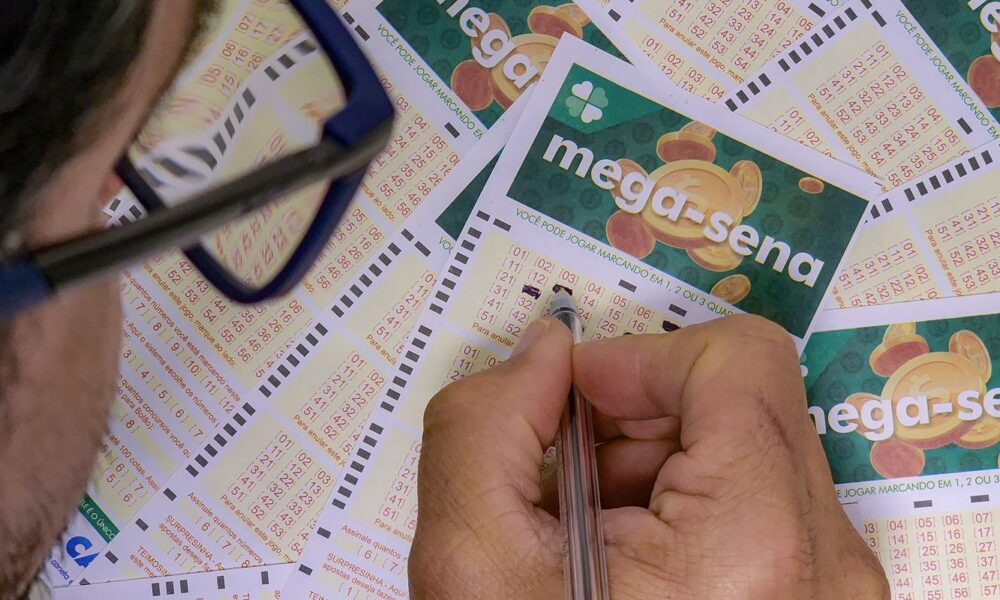 mega-sena-acumula-e-premio-principal-vai-para-r$-38-milhoes