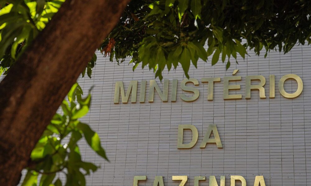 estatais-federais-em-dificuldade-poderao-pedir-aportes-da-uniao