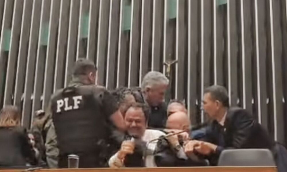 entidades-condenam-retirada-da-imprensa-na-camara