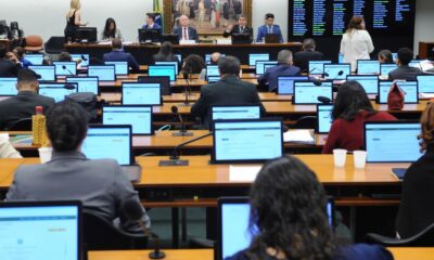 ccj-da-camara-se-posiciona-a-favor-de-cassacao-de-carla-zambelli