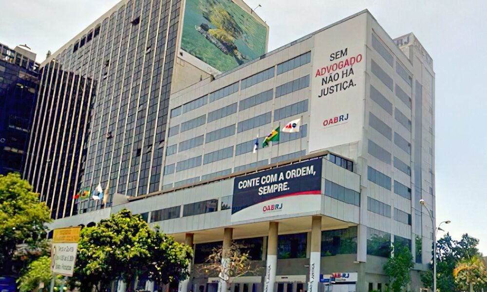 alerj-aprova-dispensa-de-terno-e-gravata-no-verao-em-audiencia-publica