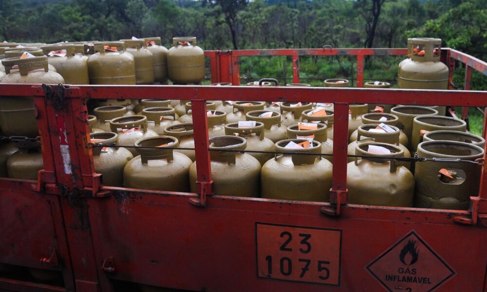 beneficiarios-com-nis-final-8-recebem-auxilio-gas-nesta-sexta