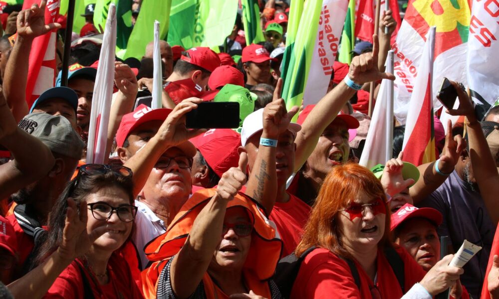 sindicatos-celebram-salario-minimo-e-defendem-melhoria-em-reajustes