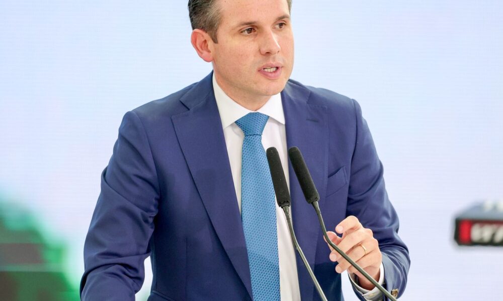 fim-da-escala-6×1-pode-ser-votado-em-maio,-diz-presidente-da-camara