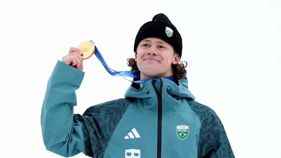 com-1o-ouro-inedito-para-o-brasil,-lucas-pinheiro-cai-na-primeira-descida-e-fica-sem-medalha