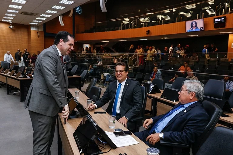 camara-vota-projeto-que-proibe-confinamento-de-animais-e-preve-multa-de-ate-r$-19,3-mil