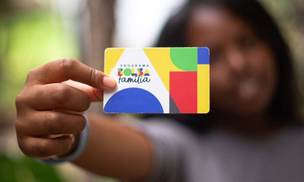 caixa-paga-bolsa-familia-a-beneficiarios-com-nis-de-final-6