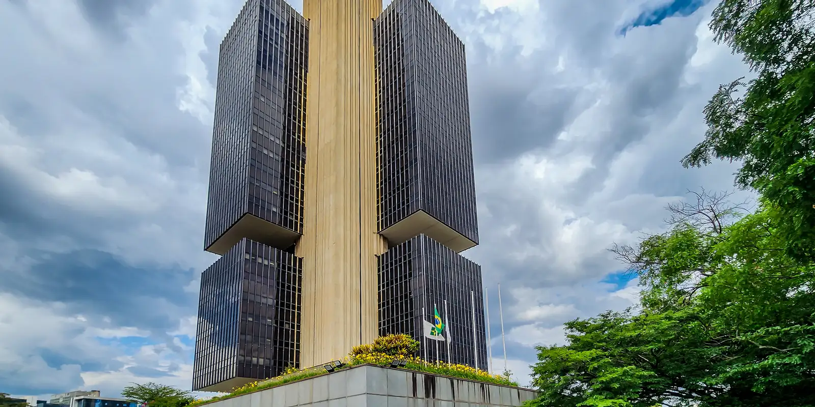 bancos-poderao-descontar-aportes-antecipados-ao-fgc