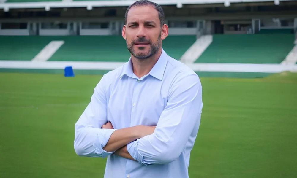 frontini-e-apresentado-no-guarani-e-diz-que-clube-“nao-sustenta-mais-uma-serie-c”