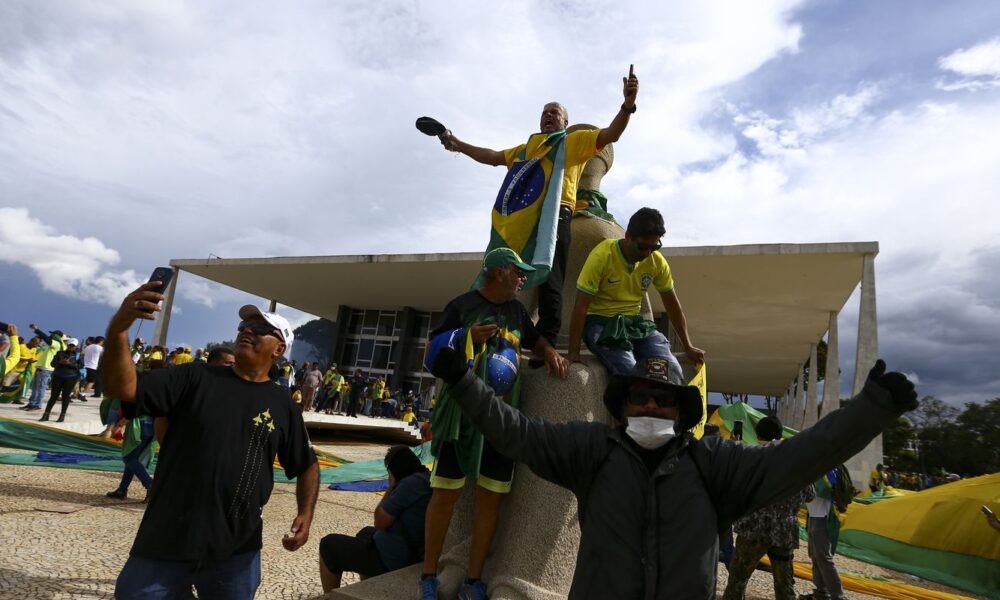 argentina-concede-refugio-permanente-a-condenado-pelo-8-de-janeiro