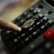 inflacao-oficial-recua-para-3,81%,-com-variacao-de-0,7%-em-fevereiro