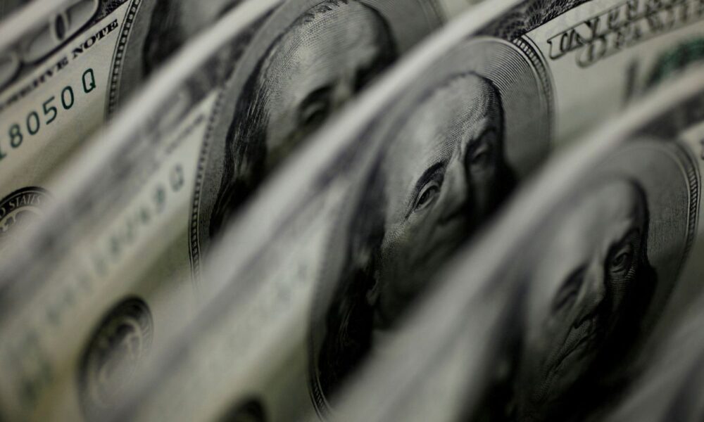 dolar-encosta-em-r$-5,25-com-agravamento-da-guerra-no-oriente-medio