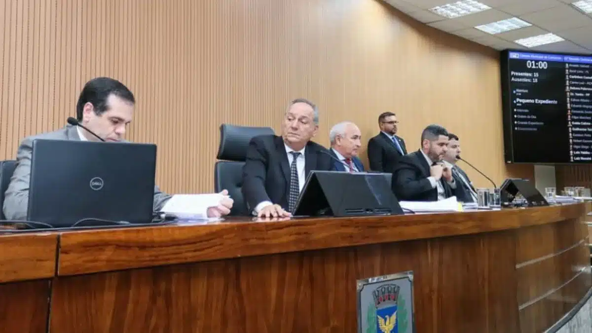 camara-de-campinas-derruba-liminar-no-tj-e-retoma-cargos-comissionados
