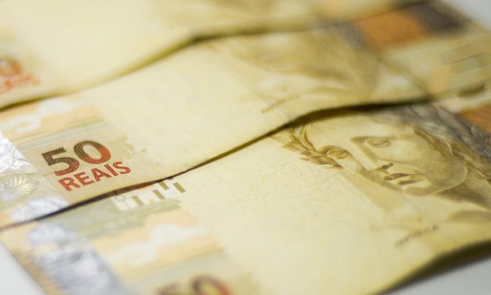 com-precatorios,-previsao-de-deficit-primario-sobe-para-r$-59,8-bi