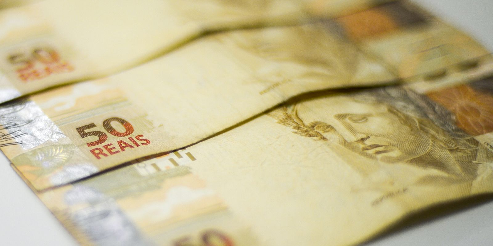 com-precatorios,-previsao-de-deficit-primario-sobe-para-r$-59,8-bi