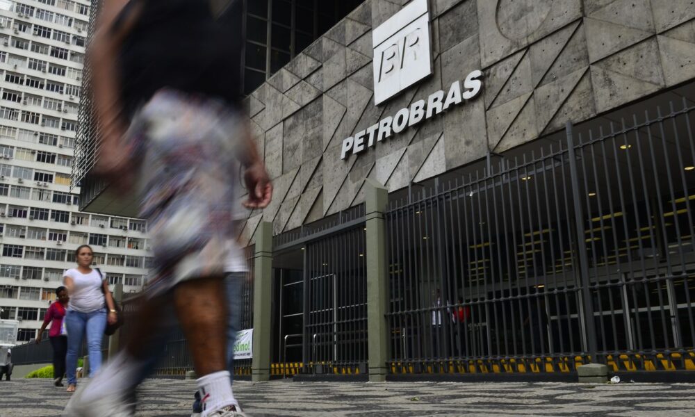petrobras-reajusta-preco-do-querosene-de-aviacao-em-55%