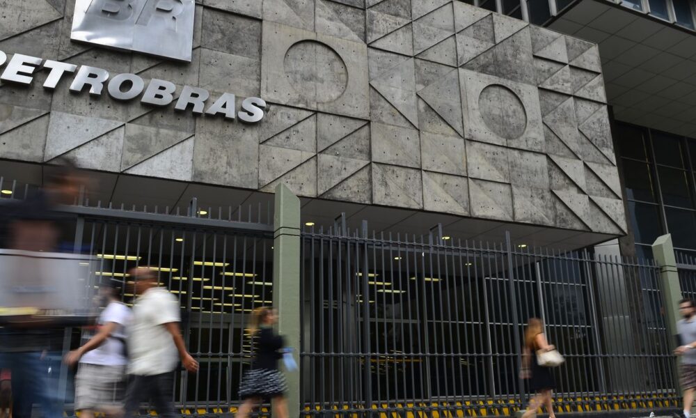 petrobras-destitui-diretor-de-area-que-vendeu-gas-com-100%-de-agio